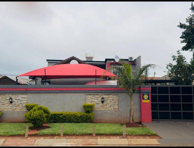 5 BEDROOM HOUSE FOR SALE IN PROTEA GLEN